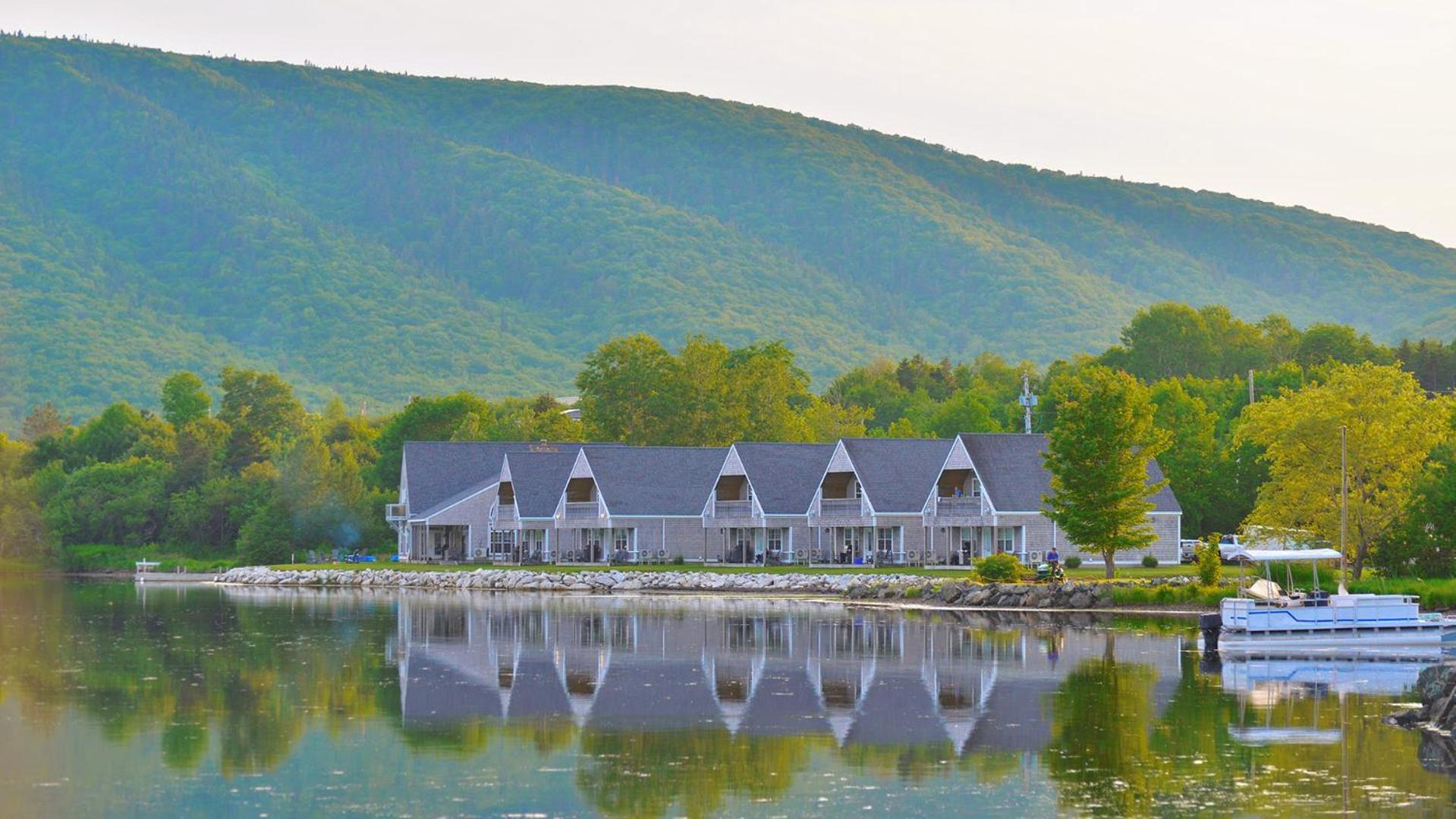 Keltic Quay Cottages & Bayfront Lodge Whycocomagh Exterior foto
